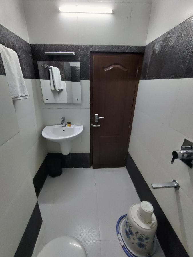 Thayamkery'S Royal Inn Kochi Buitenkant foto