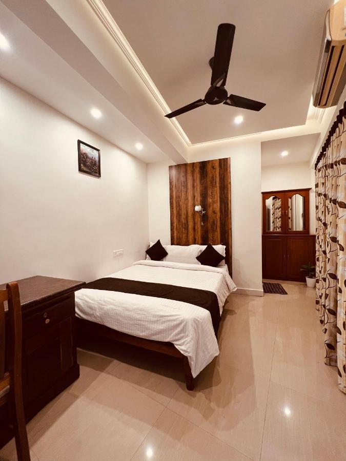 Thayamkery'S Royal Inn Kochi Buitenkant foto