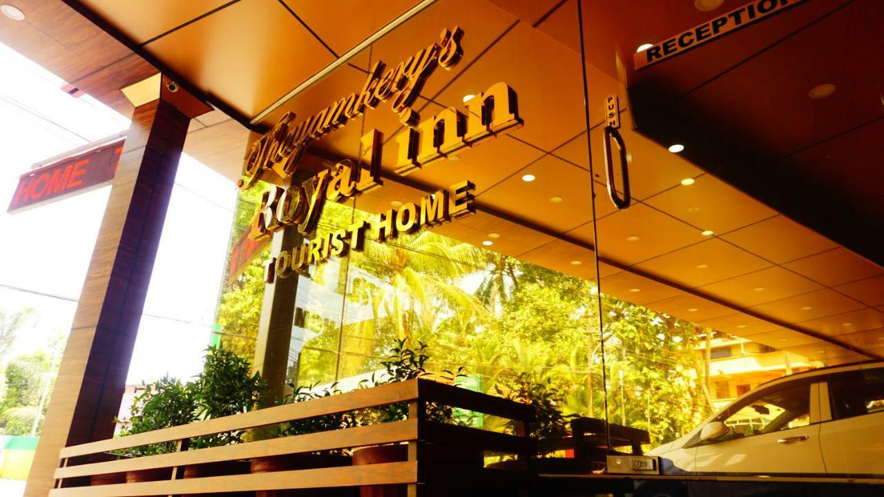 Thayamkery'S Royal Inn Kochi Buitenkant foto