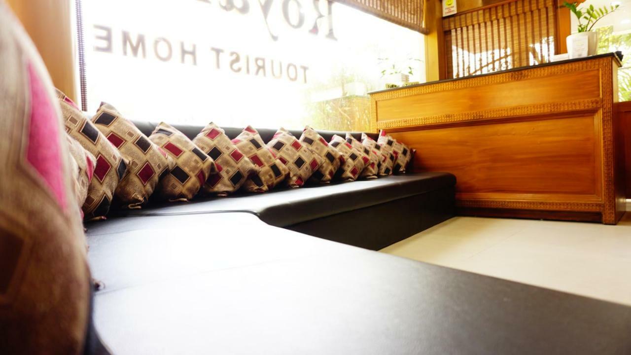 Thayamkery'S Royal Inn Kochi Buitenkant foto