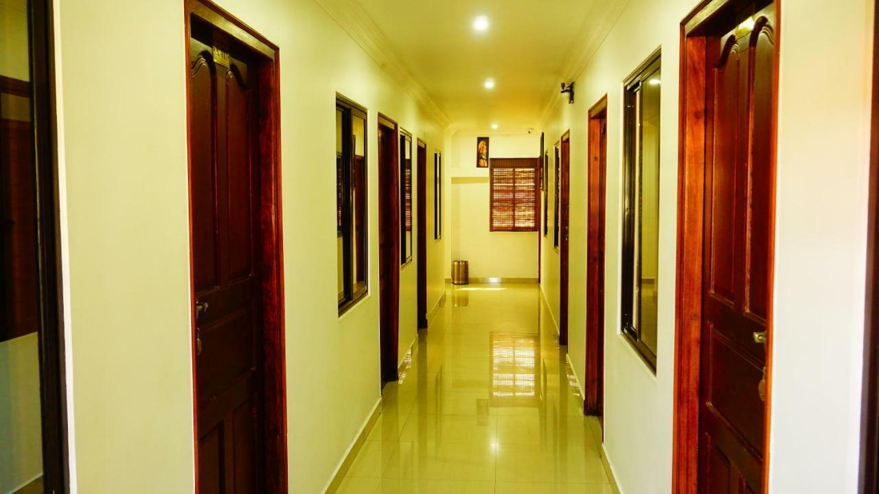 Thayamkery'S Royal Inn Kochi Buitenkant foto