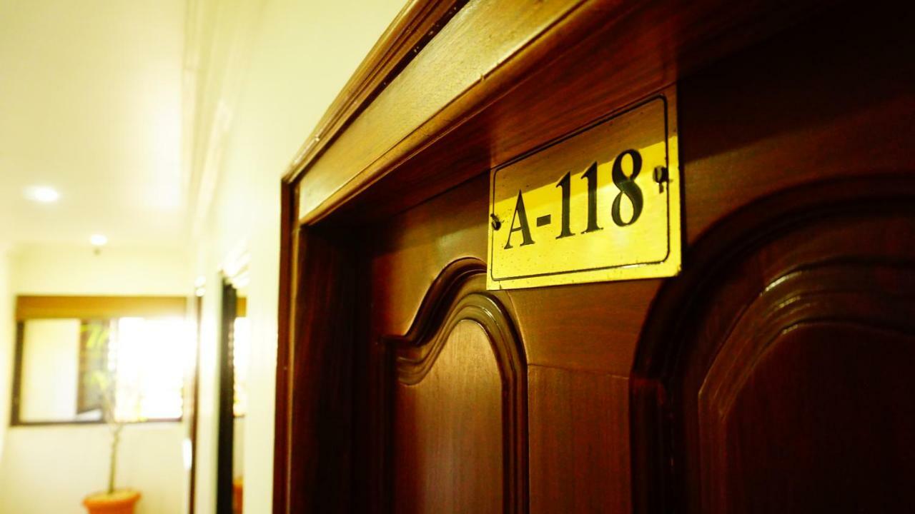 Thayamkery'S Royal Inn Kochi Buitenkant foto