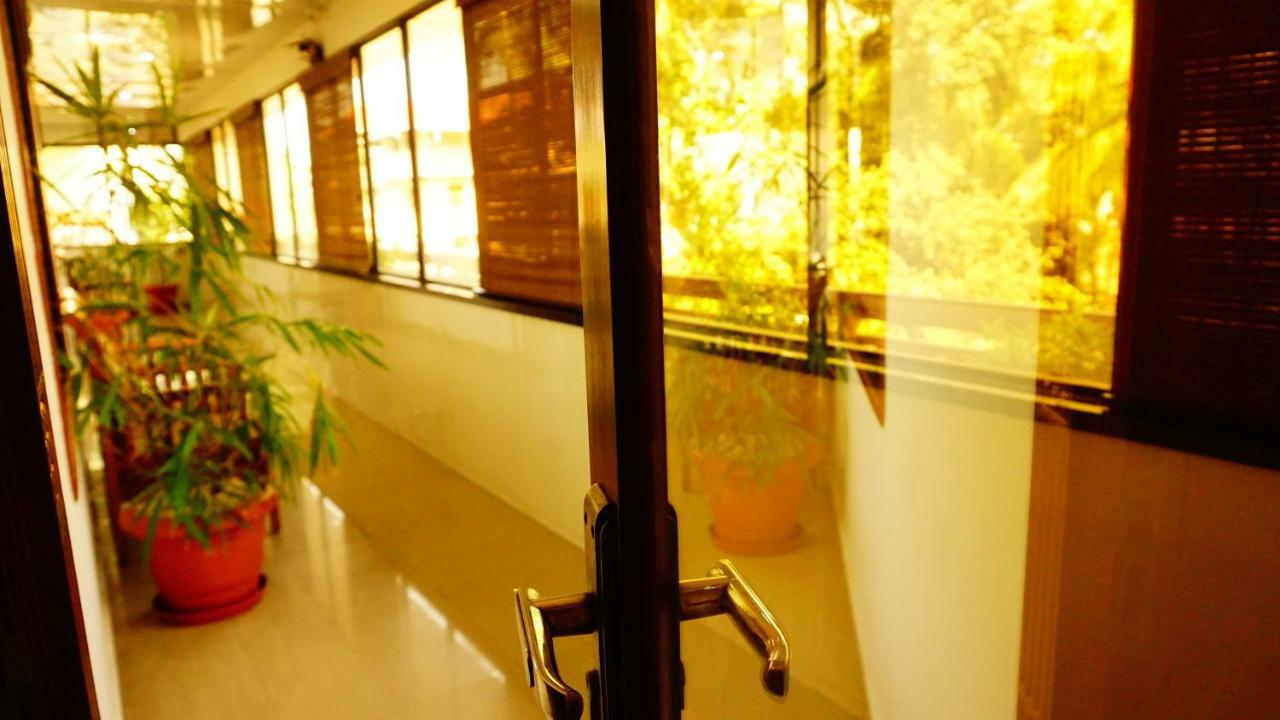 Thayamkery'S Royal Inn Kochi Buitenkant foto