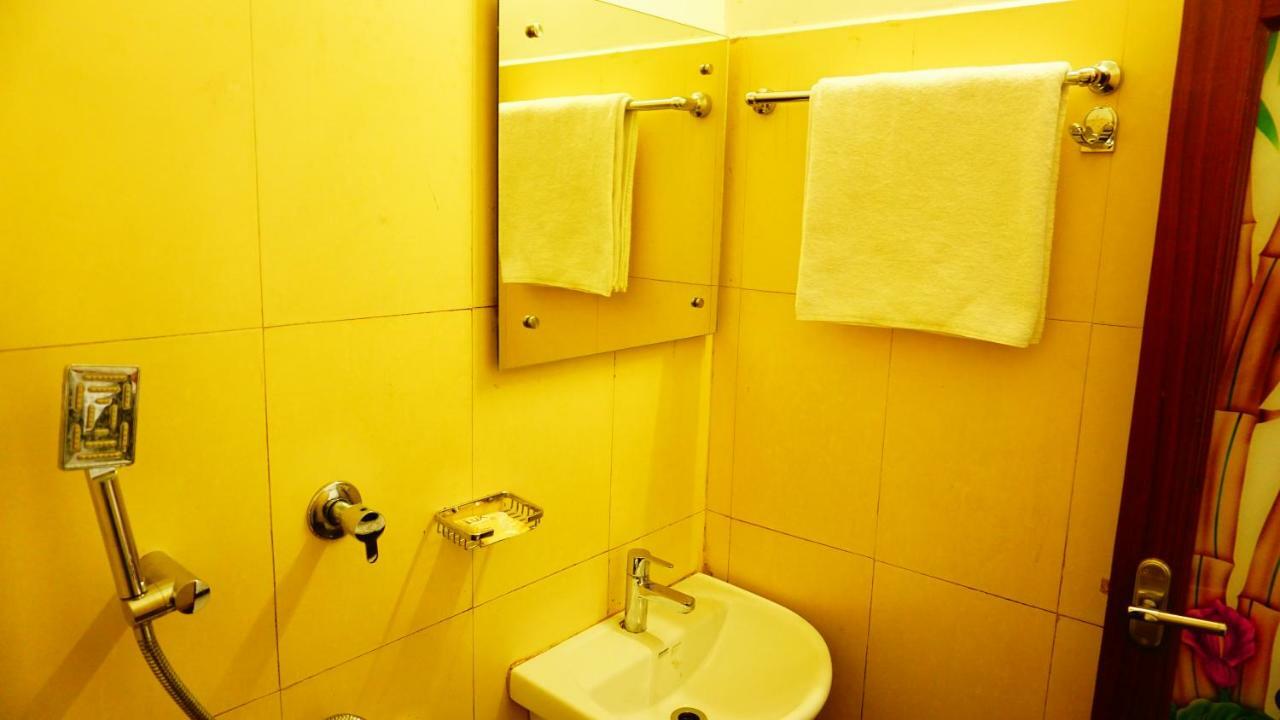 Thayamkery'S Royal Inn Kochi Buitenkant foto