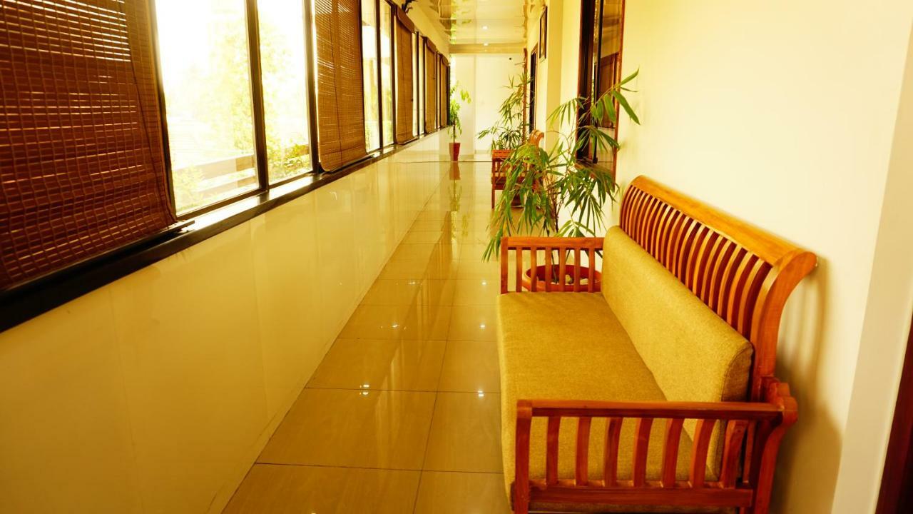 Thayamkery'S Royal Inn Kochi Buitenkant foto