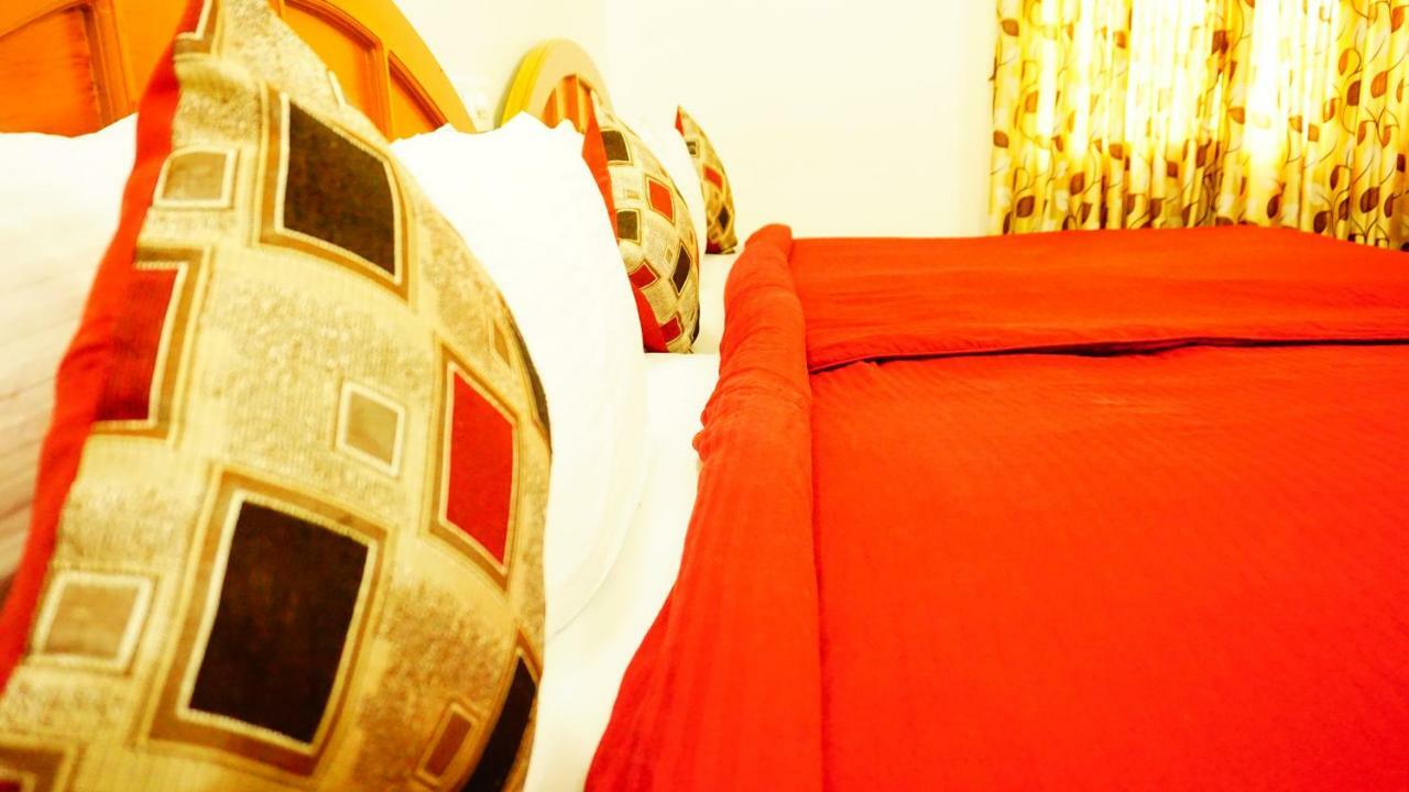 Thayamkery'S Royal Inn Kochi Buitenkant foto