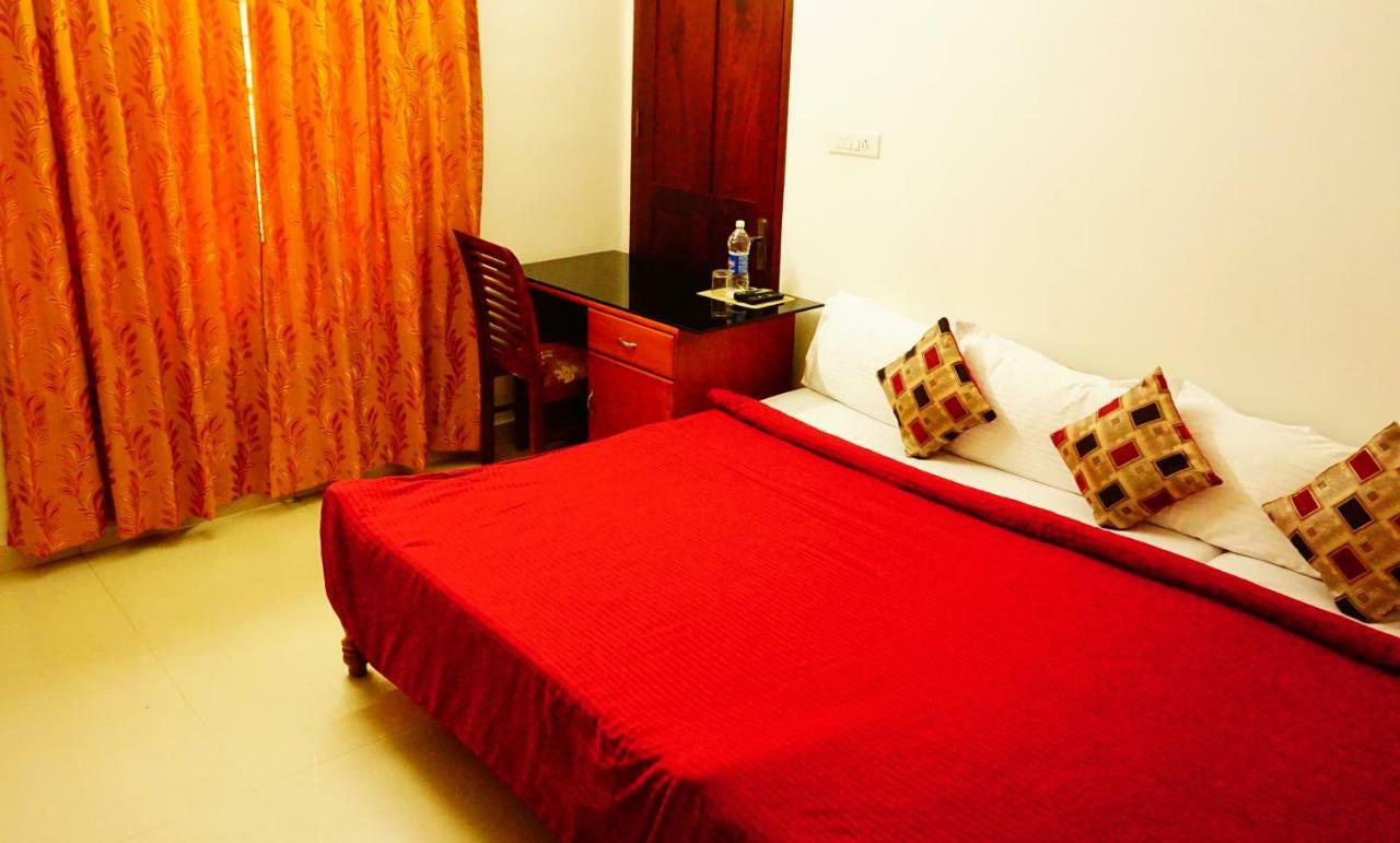 Thayamkery'S Royal Inn Kochi Buitenkant foto