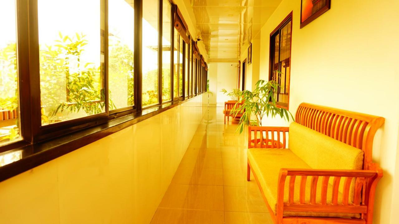 Thayamkery'S Royal Inn Kochi Buitenkant foto