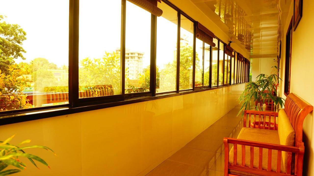 Thayamkery'S Royal Inn Kochi Buitenkant foto