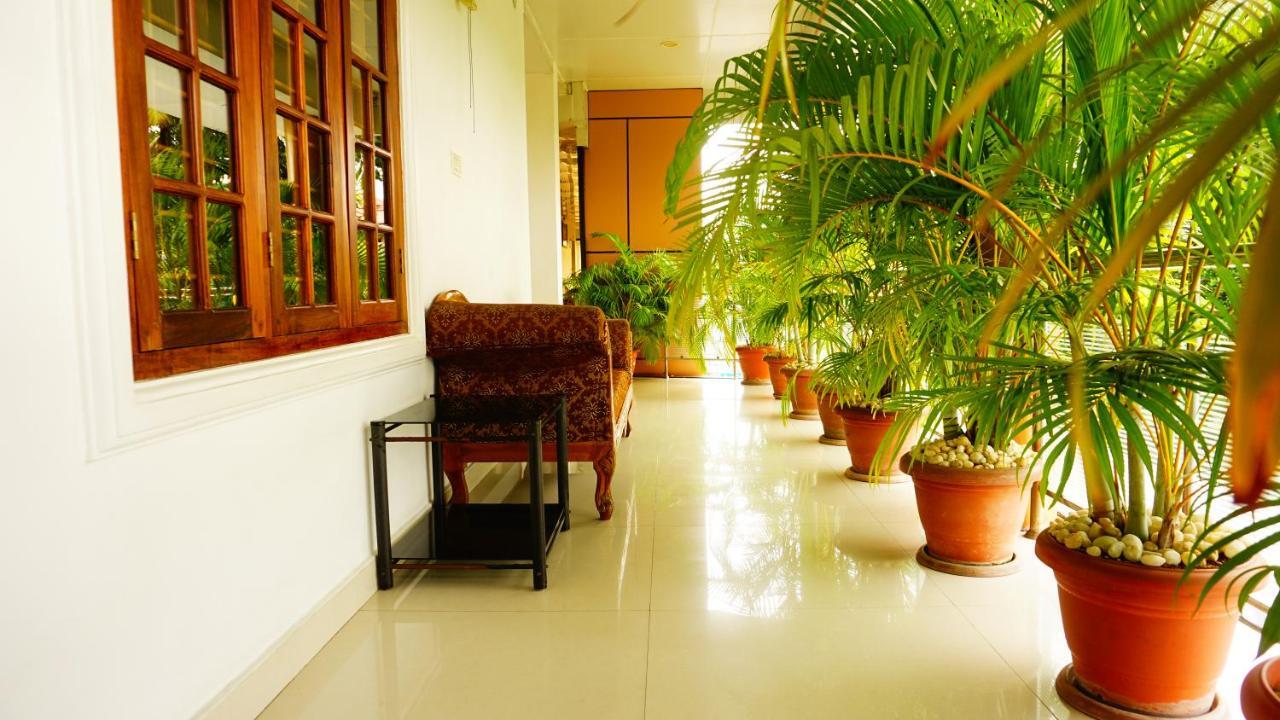 Thayamkery'S Royal Inn Kochi Buitenkant foto